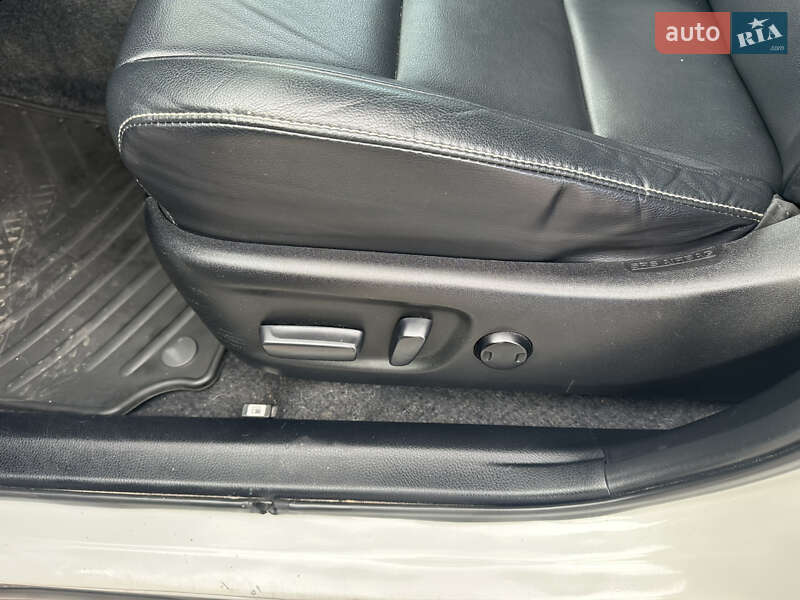 Внедорожник / Кроссовер Toyota RAV4 2016 в Киеве