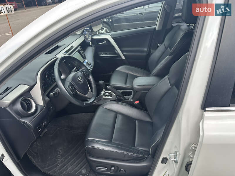 Внедорожник / Кроссовер Toyota RAV4 2016 в Киеве