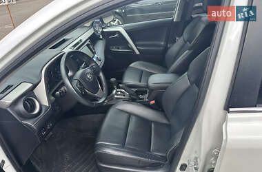 Внедорожник / Кроссовер Toyota RAV4 2016 в 