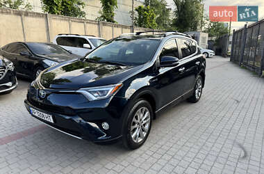 Внедорожник / Кроссовер Toyota RAV4 2017 в 
