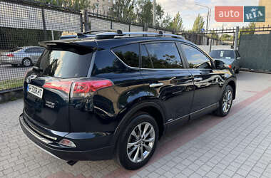 Внедорожник / Кроссовер Toyota RAV4 2017 в 