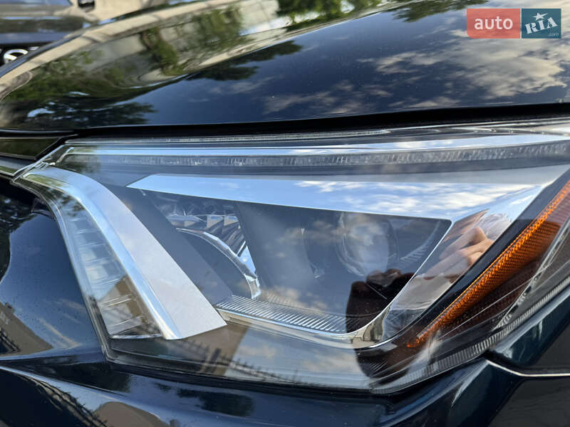 Позашляховик / Кросовер Toyota RAV4 2017 в Запоріжжі