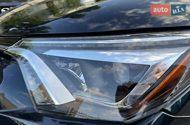 Внедорожник / Кроссовер Toyota RAV4 2017 в 