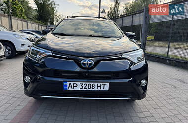 Внедорожник / Кроссовер Toyota RAV4 2017 в 