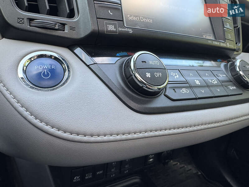 Позашляховик / Кросовер Toyota RAV4 2017 в Запоріжжі