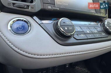 Внедорожник / Кроссовер Toyota RAV4 2017 в 