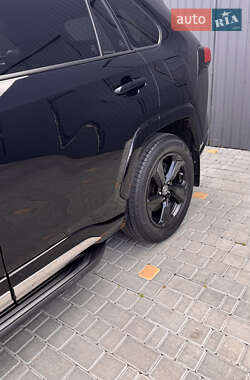 Внедорожник / Кроссовер Toyota RAV4 2020 в 