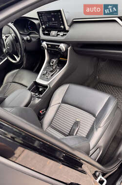 Внедорожник / Кроссовер Toyota RAV4 2020 в 
