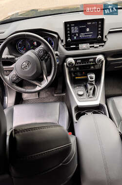 Внедорожник / Кроссовер Toyota RAV4 2020 в 