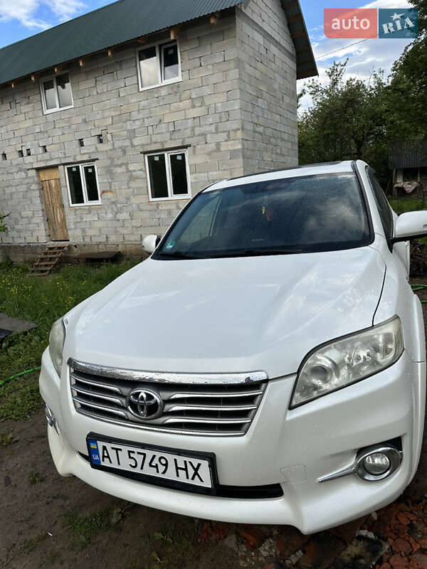 Toyota RAV4 2011