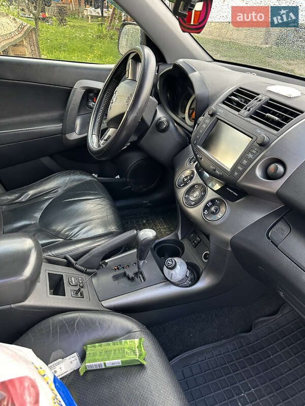 Позашляховик / Кросовер Toyota RAV4 2011 в Івано-Франківську