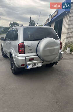 Внедорожник / Кроссовер Toyota RAV4 2005 в 