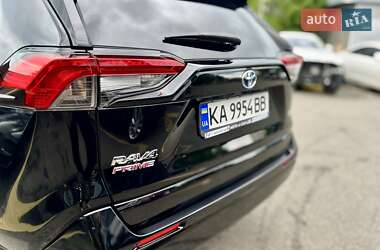 Внедорожник / Кроссовер Toyota RAV4 2023 в 