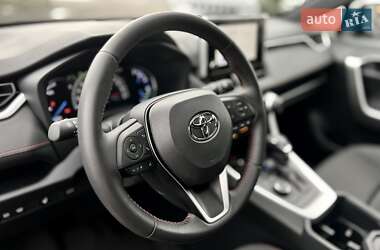 Внедорожник / Кроссовер Toyota RAV4 2023 в 