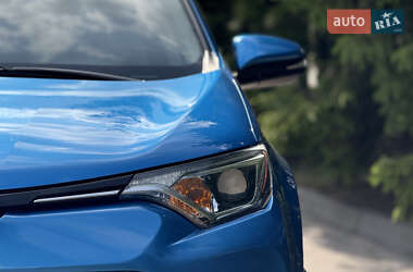 Позашляховик / Кросовер Toyota RAV4 2016 в Тернополі