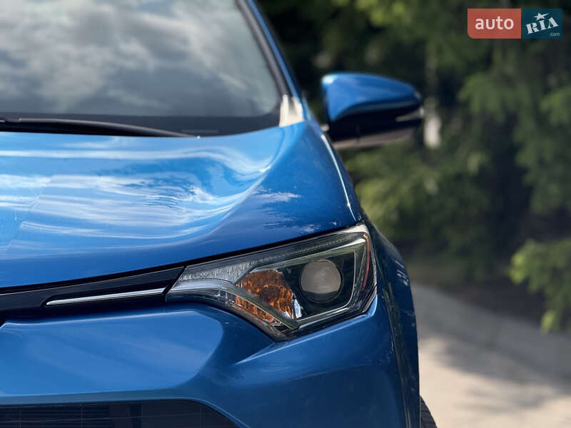 Внедорожник / Кроссовер Toyota RAV4 2016 в Тернополе