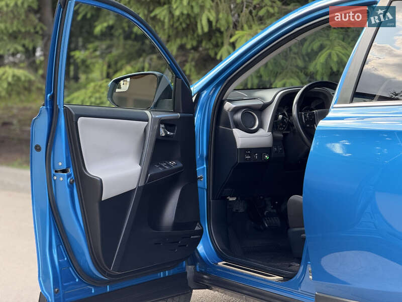 Внедорожник / Кроссовер Toyota RAV4 2016 в Тернополе