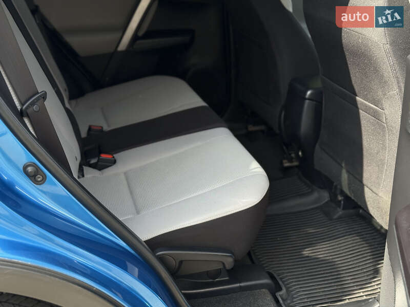 Внедорожник / Кроссовер Toyota RAV4 2016 в Тернополе