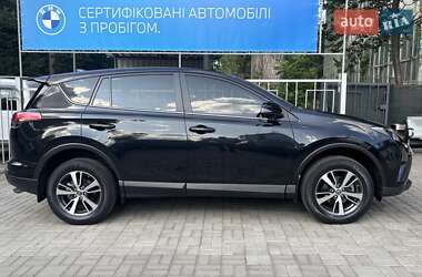Позашляховик / Кросовер Toyota RAV4 2016 в 