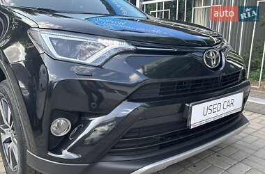 Позашляховик / Кросовер Toyota RAV4 2016 в 