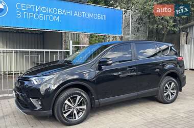Позашляховик / Кросовер Toyota RAV4 2016 в 