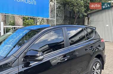 Позашляховик / Кросовер Toyota RAV4 2016 в 