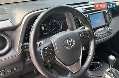 Позашляховик / Кросовер Toyota RAV4 2016 в 