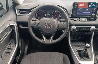 Внедорожник / Кроссовер Toyota RAV4 2021 в 