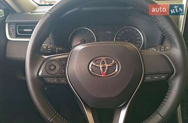 Внедорожник / Кроссовер Toyota RAV4 2021 в 