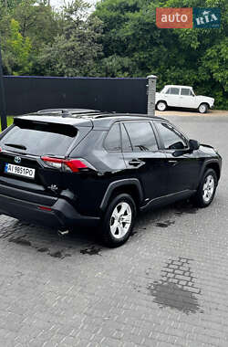 Внедорожник / Кроссовер Toyota RAV4 2021 в 