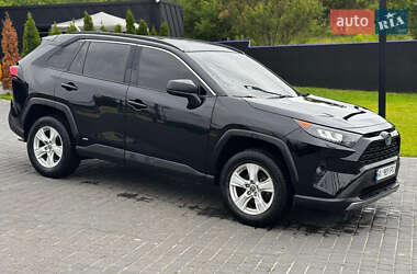 Внедорожник / Кроссовер Toyota RAV4 2021 в 