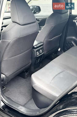 Внедорожник / Кроссовер Toyota RAV4 2021 в 
