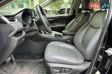 Внедорожник / Кроссовер Toyota RAV4 2020 в 