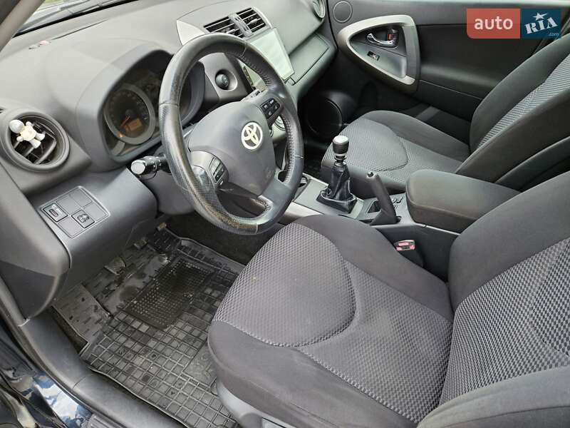 Позашляховик / Кросовер Toyota RAV4 2011 в Шостці