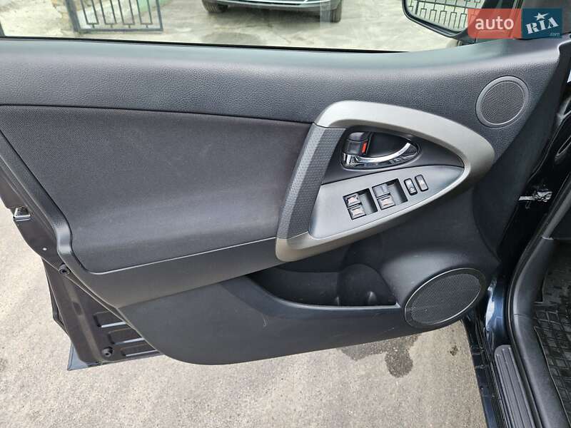 Позашляховик / Кросовер Toyota RAV4 2011 в Шостці