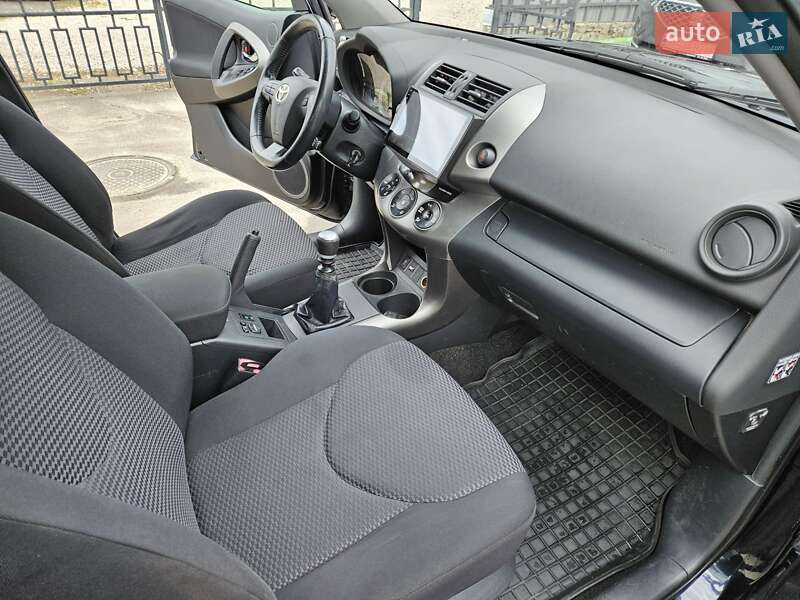 Позашляховик / Кросовер Toyota RAV4 2011 в Шостці