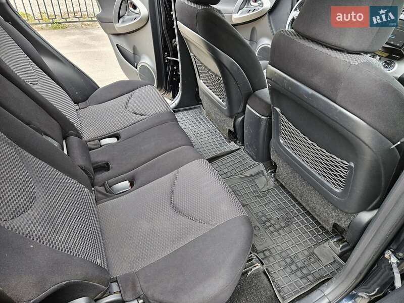 Позашляховик / Кросовер Toyota RAV4 2011 в Шостці