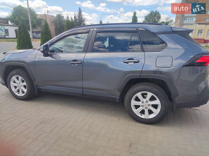 Внедорожник / Кроссовер Toyota RAV4 2021 в Умани
