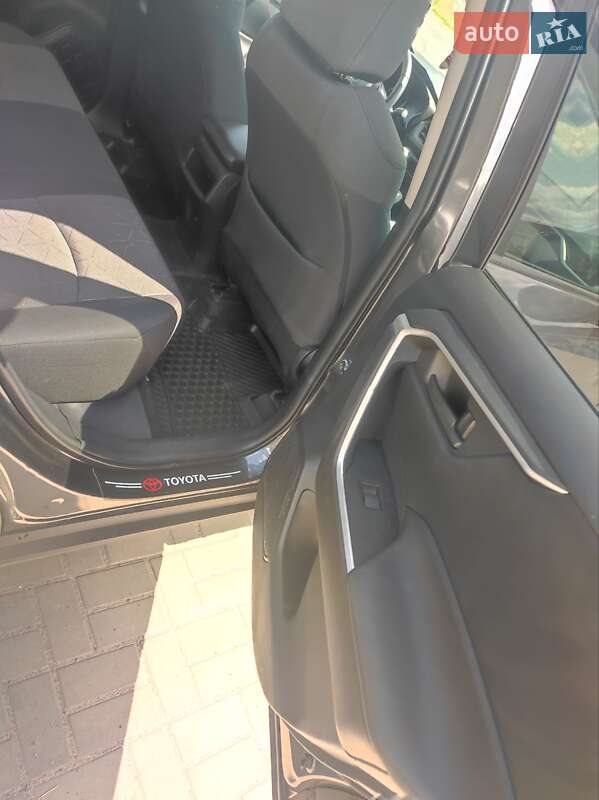Внедорожник / Кроссовер Toyota RAV4 2021 в Умани