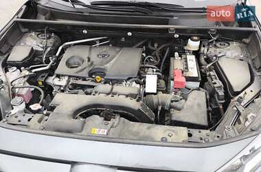 Внедорожник / Кроссовер Toyota RAV4 2021 в 