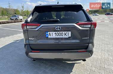 Позашляховик / Кросовер Toyota RAV4 2020 в 