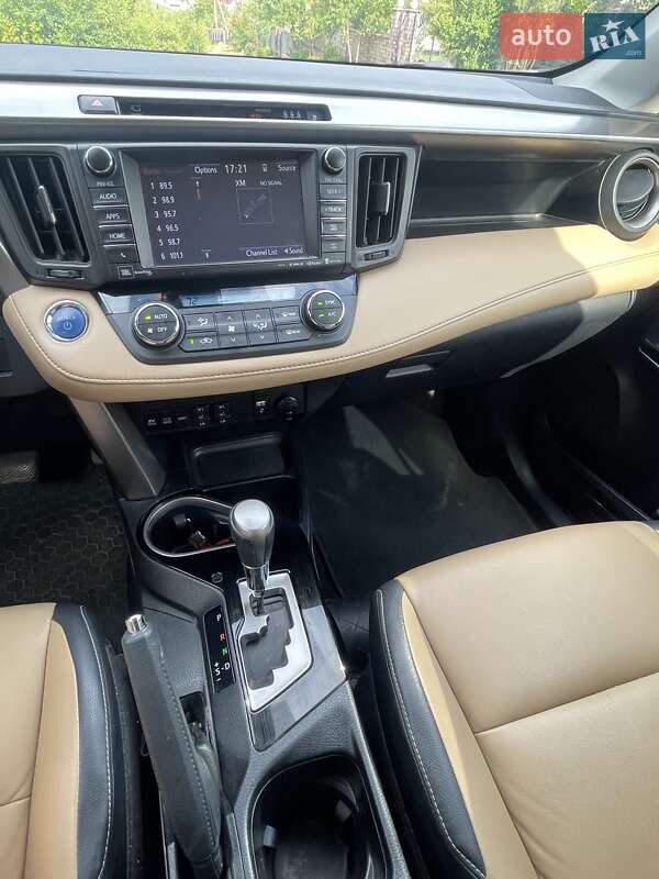 Позашляховик / Кросовер Toyota RAV4 2017 в Тернополі фото 12 Позашляховик / Кросовер Toyota RAV4 2017 в Тернополі