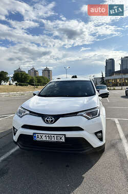Позашляховик / Кросовер Toyota RAV4 2016 в Києві