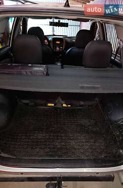 Позашляховик / Кросовер Toyota RAV4 2004 в  фото 6 Позашляховик / Кросовер Toyota RAV4 2004 в