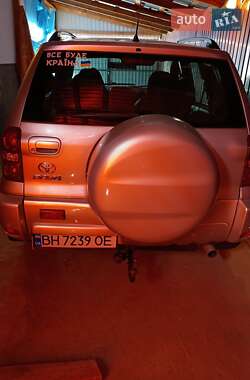 Позашляховик / Кросовер Toyota RAV4 2004 в  фото 11 Позашляховик / Кросовер Toyota RAV4 2004 в