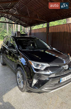 Внедорожник / Кроссовер Toyota RAV4 2015 в Киеве
