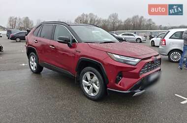 Позашляховик / Кросовер Toyota RAV4 2021 в 