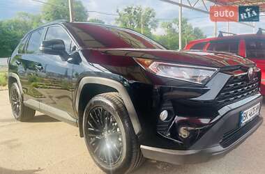 Внедорожник / Кроссовер Toyota RAV4 2020 в Харькове