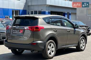 Позашляховик / Кросовер Toyota RAV4 2014 в 