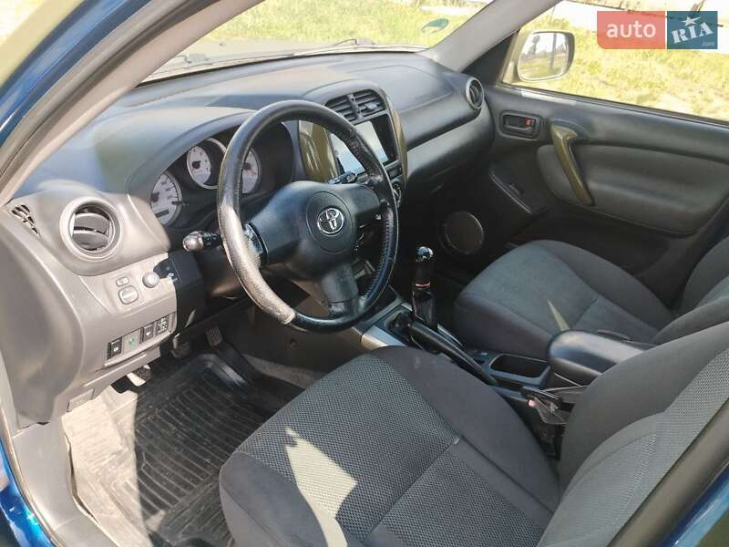 Позашляховик / Кросовер Toyota RAV4 2003 в Ізюмі